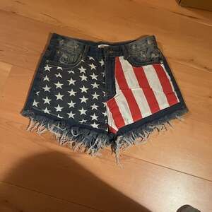 Women's USA Flag Cut Off Denim Shorts High Rise Size XL 90s Retro 2" Inseam